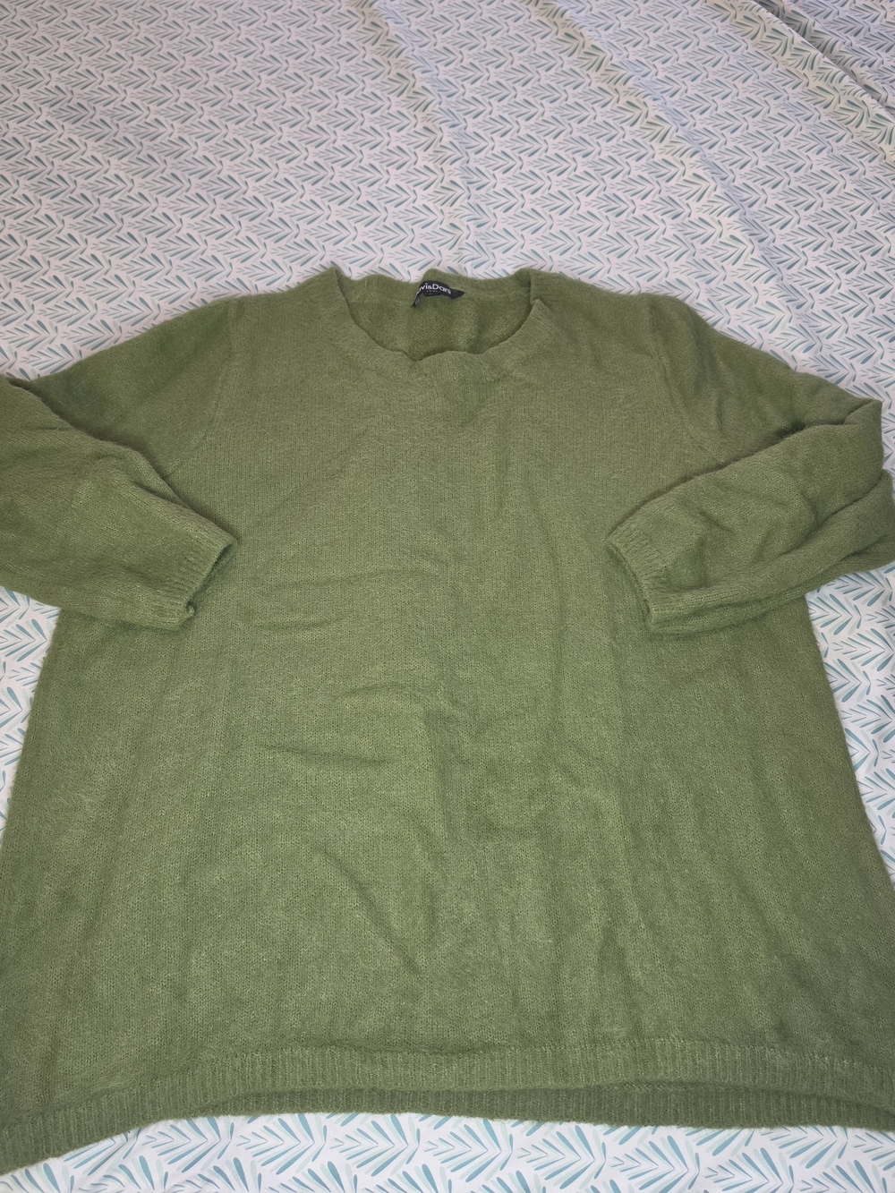 DAVI & DANI Olive Green Women's Crewneck Sweater